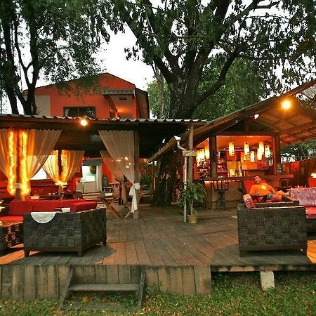 Hollanda Montri Guesthouse 치앙마이 외부 사진