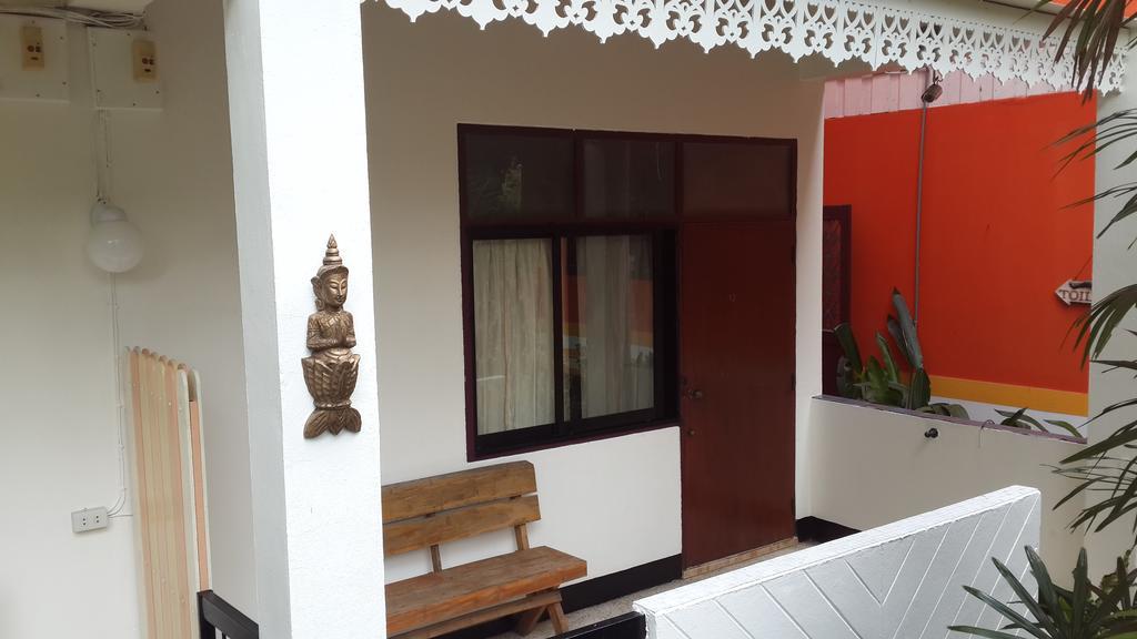 Hollanda Montri Guesthouse 치앙마이 외부 사진
