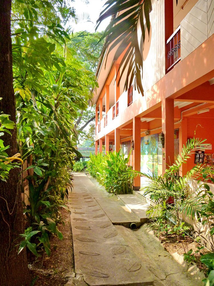 Hollanda Montri Guesthouse 치앙마이 외부 사진