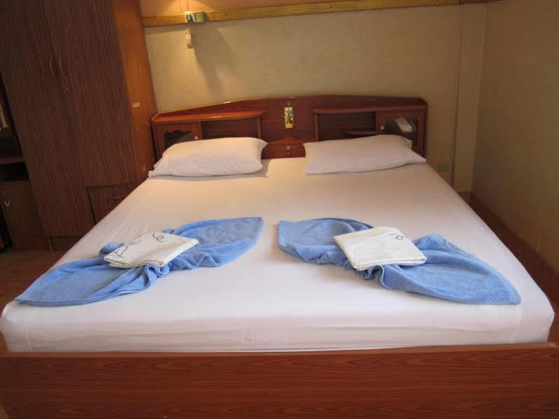 Hollanda Montri Guesthouse 치앙마이 외부 사진